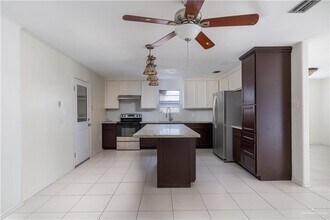 1021 E Ebony Ln in Edinburg, TX - Building Photo - Building Photo