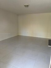 1449 N 14th Way, Unit 103 in Hollywood, FL - Building Photo - Building Photo