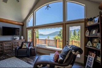 710 Birch Point Dr in Whitefish, MT - Foto de edificio - Building Photo