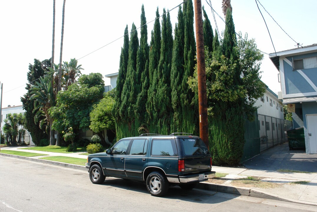 5655 Halbrent Ave in Van Nuys, CA - Building Photo