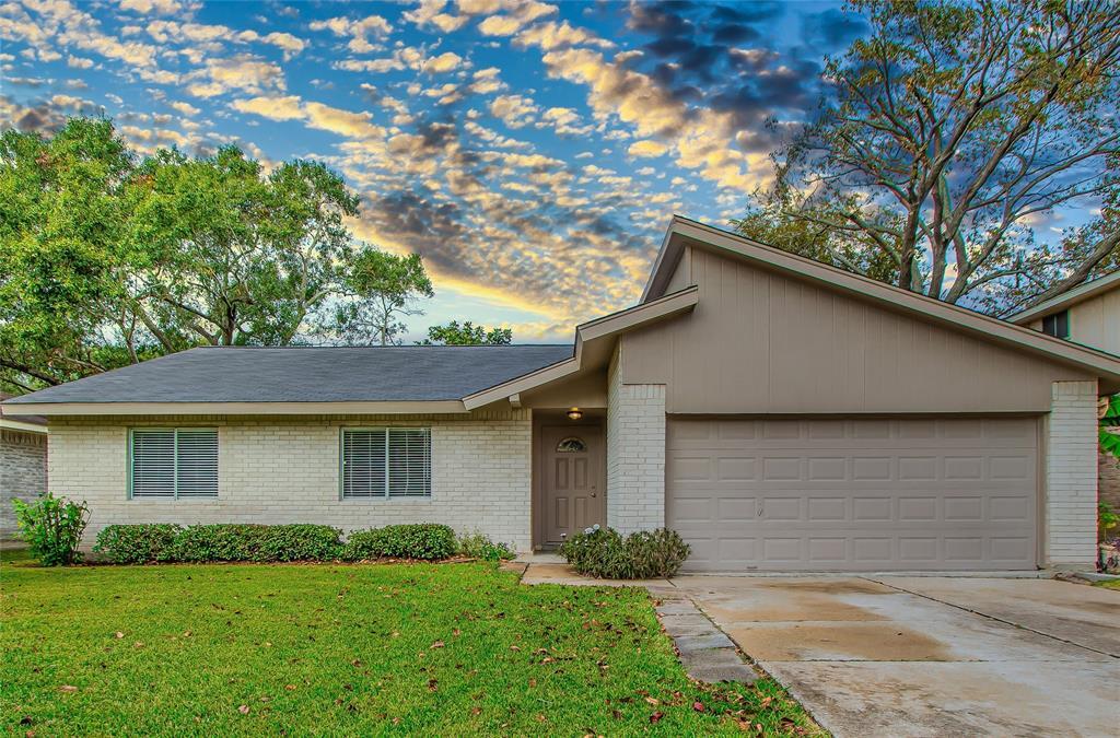 2322 Grindstone Ln in Sugar Land, TX - Building Photo