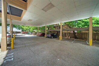 711 W 21st St in Austin, TX - Foto de edificio - Building Photo