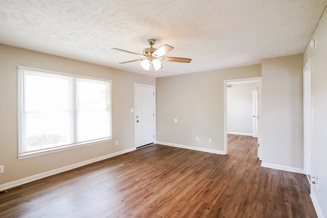 1047 E Monica Dr in Clarksville, TN - Building Photo - Building Photo