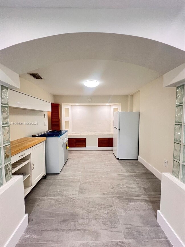 161 SW 52nd Ct in Coral Gables, FL - Building Photo - Building Photo