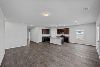 159 Chesterfield Dr in Kyle, TX - Foto de edificio - Building Photo