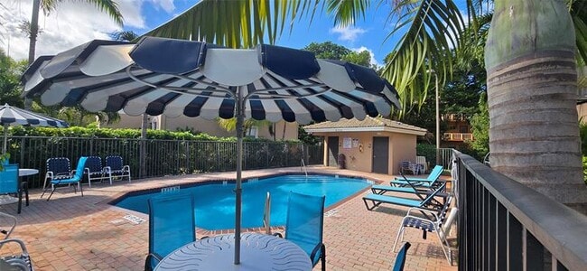 8314 Lagos De Campo Blvd in Tamarac, FL - Building Photo - Building Photo