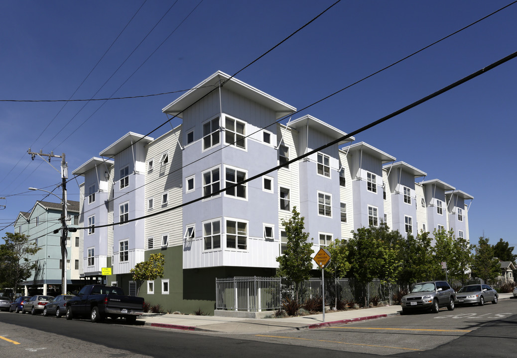 Percy Abram Jr. Senior Housing in Emeryville, CA - Foto de edificio