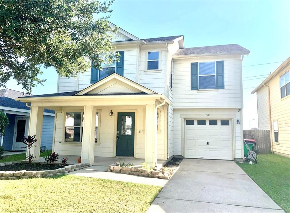 11331 Log Cabin Ln in Tomball, TX - Foto de edificio