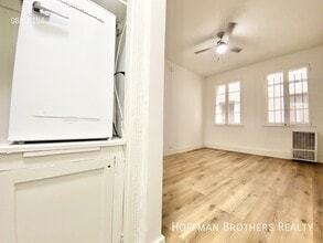 103 S Edgemont St, Unit 301 in Los Angeles, CA - Building Photo - Building Photo