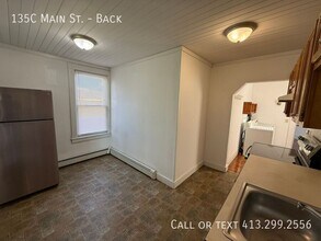 135 Main St in Indian Orchard, MA - Building Photo - Building Photo