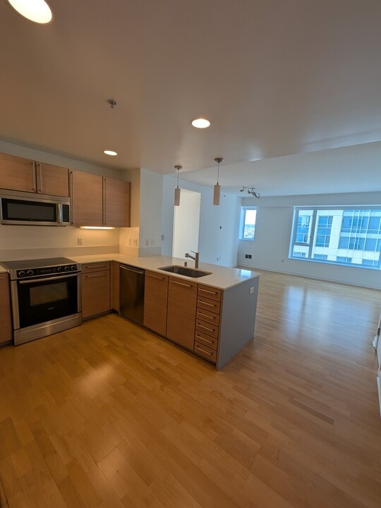 1160 Mission St, Unit 1607 in San Francisco, CA - Building Photo