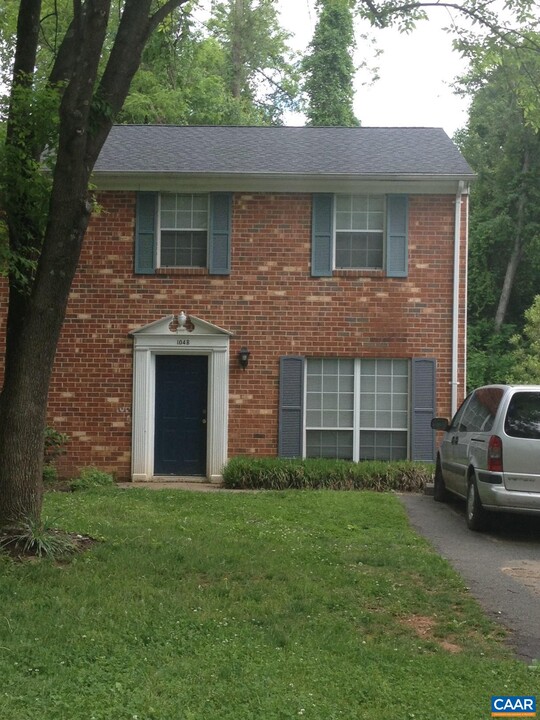 104 Longwood Dr in Charlottesville, VA - Building Photo