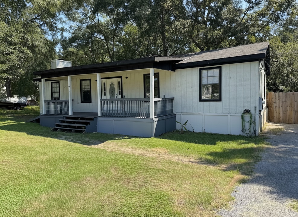2836 Flounder Cir in Gautier, MS - Building Photo