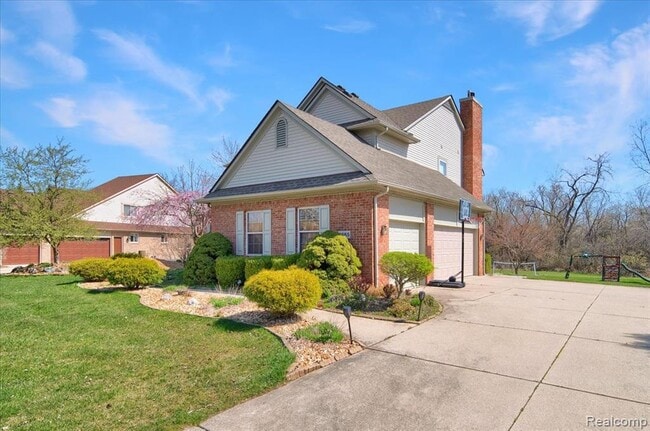 2565 River Woods Dr N in Canton Township, MI - Building Photo - Building Photo