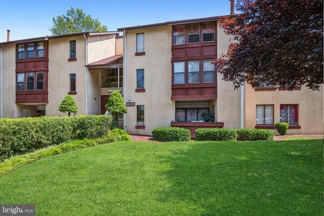 9639 White Acre Rd in Columbia, MD - Building Photo - Building Photo