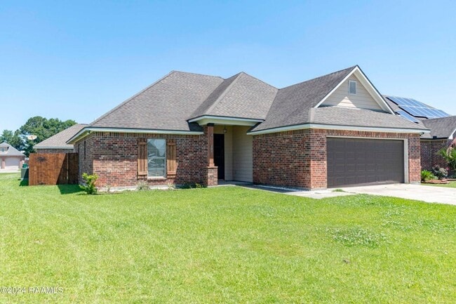 101 Tall Oaks Ln in Youngsville, LA - Building Photo - Building Photo