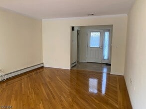 607 Grove St in Clifton, NJ - Building Photo - Building Photo