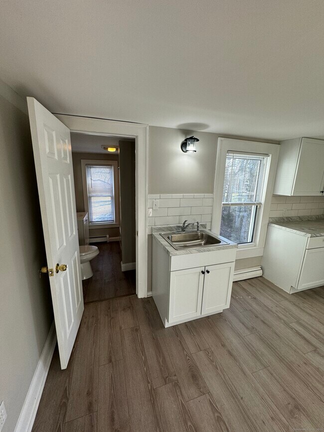 20 Nordland Ave, Unit 2W in Cromwell, CT - Building Photo - Building Photo
