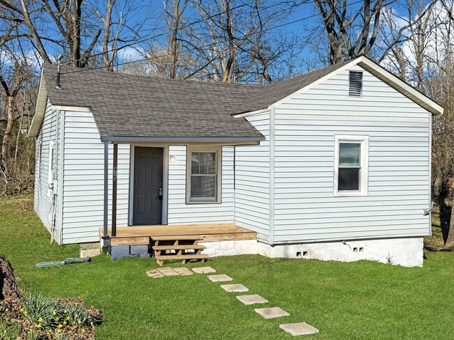 property at 415 E 18th St