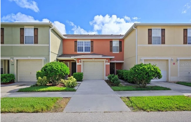 property at 553 Cresting Oak Cir