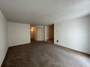 521 NE Burnside Ave in Bend, OR - Building Photo - Building Photo