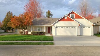2130 Strauss Ct E in Meridian, ID - Building Photo