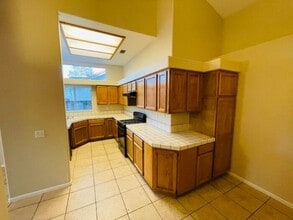1050 Falcon Ct in San Jacinto, CA - Building Photo - Building Photo