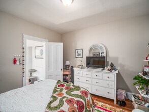 318 Beacon St, Unit 1 in Somerville, MA - Foto de edificio - Building Photo