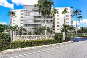 1 Bluebill Ave in Naples, FL - Foto de edificio - Building Photo