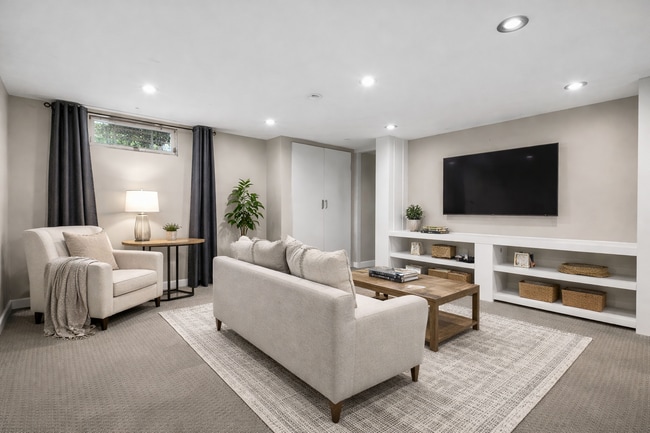 property at 992 Neil Ave