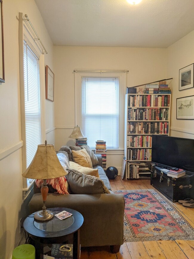 2 Evergreen Sq, Unit 1