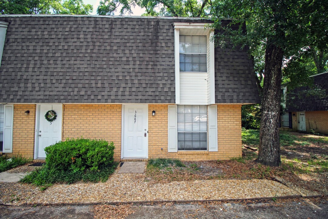 3687 E Olive Rd in Pensacola, FL - Building Photo