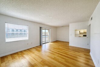 2505 N Alafaya Trail in Orlando, FL - Building Photo - Building Photo