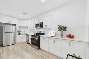 Natick Park South in Sherman Oaks, CA - Building Photo