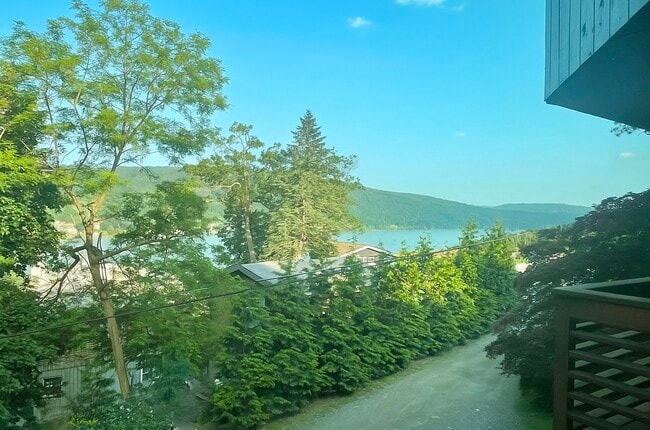 21 Hemlock Hl, Unit C in Greenwood Lake, NY - Building Photo - Building Photo