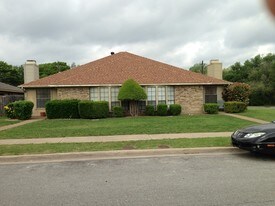 11803-11805 Garden Terrace Dr in Dallas, TX - Building Photo