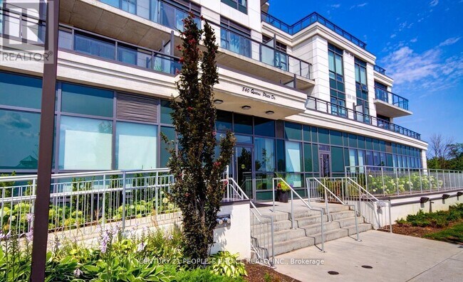 840-1840 Queens Plate Dr in Toronto, ON - Building Photo - Building Photo