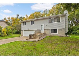 8616 Windward Cir in Eden Prairie, MN - Building Photo