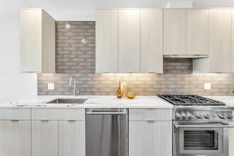 582 E Broadway in Boston, MA - Building Photo - Building Photo