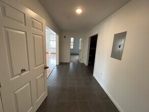 79 Bramhall St, Unit 4A in Portland, ME - Building Photo - Building Photo