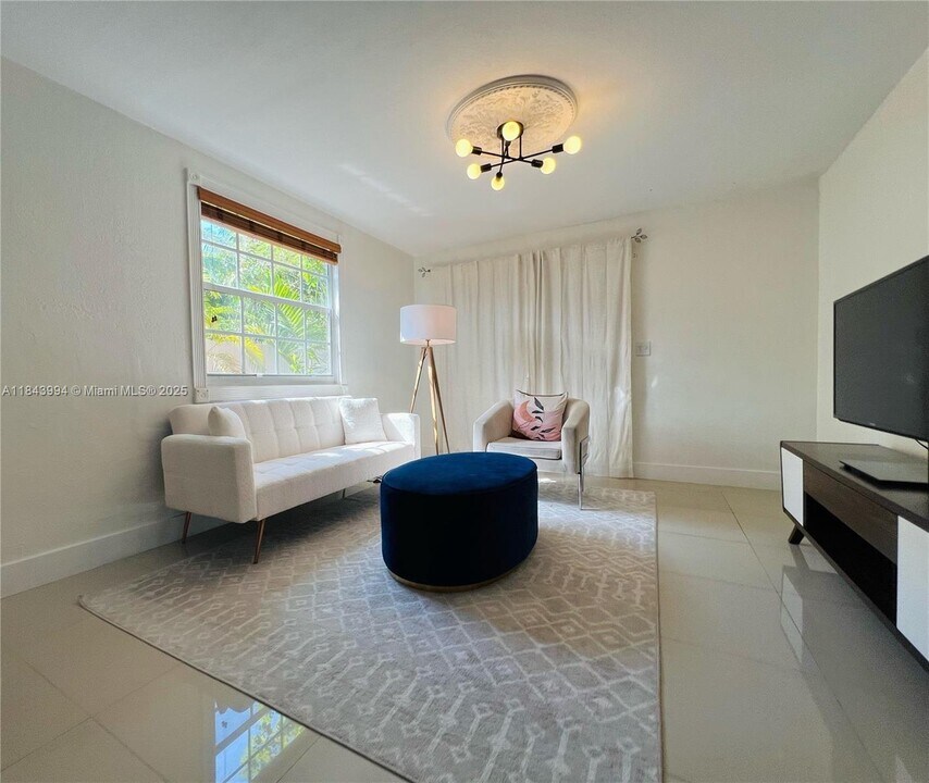 636 NW 11th St in Miami, FL - Building Photo