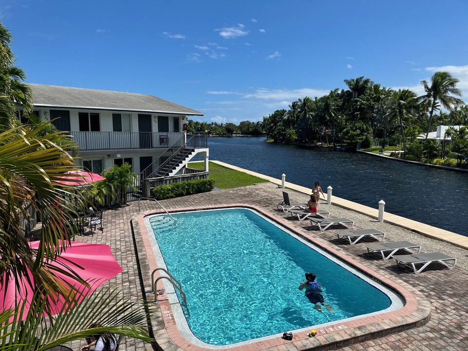 1810 E Oakland Park Blvd, Unit 11 in Fort Lauderdale, FL - Foto de edificio