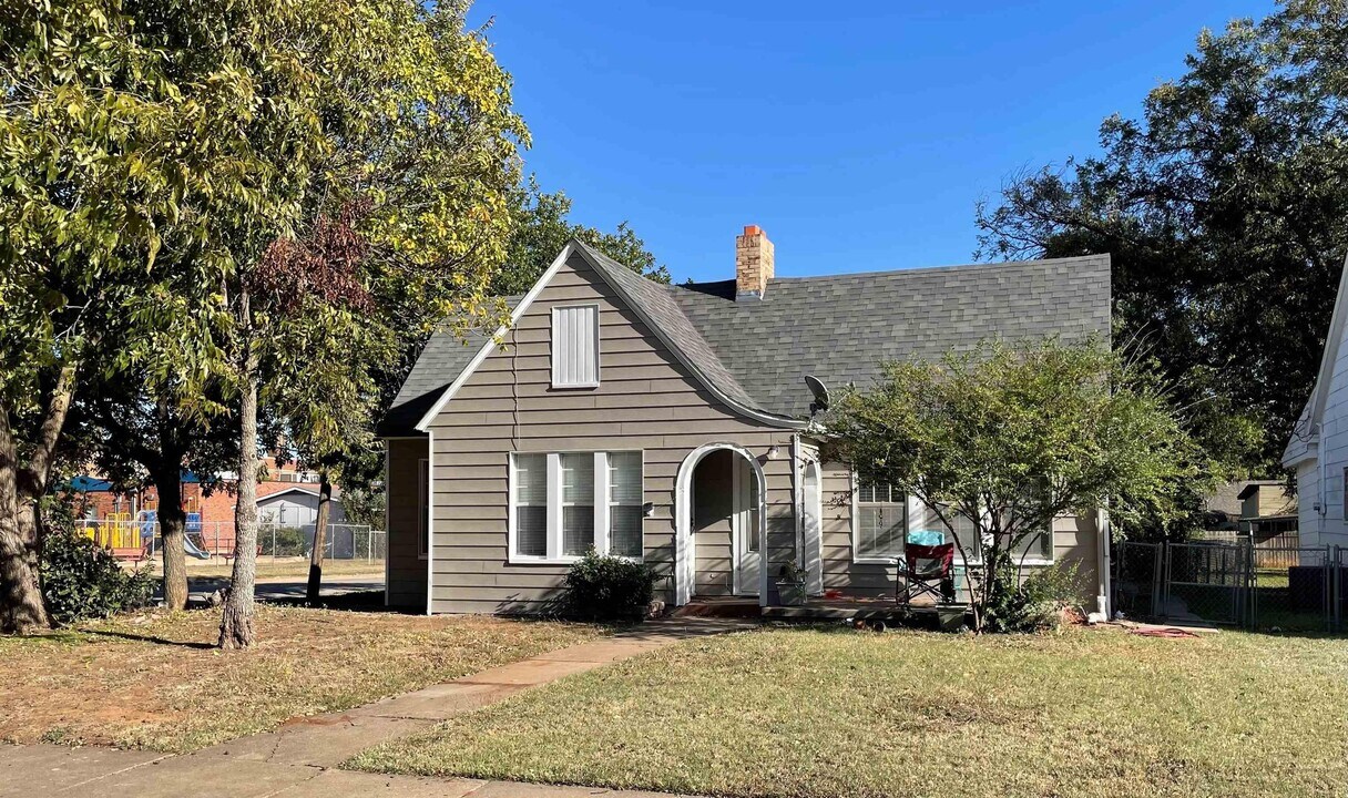 2001 Arthur St in Wichita Falls, TX - Building Photo