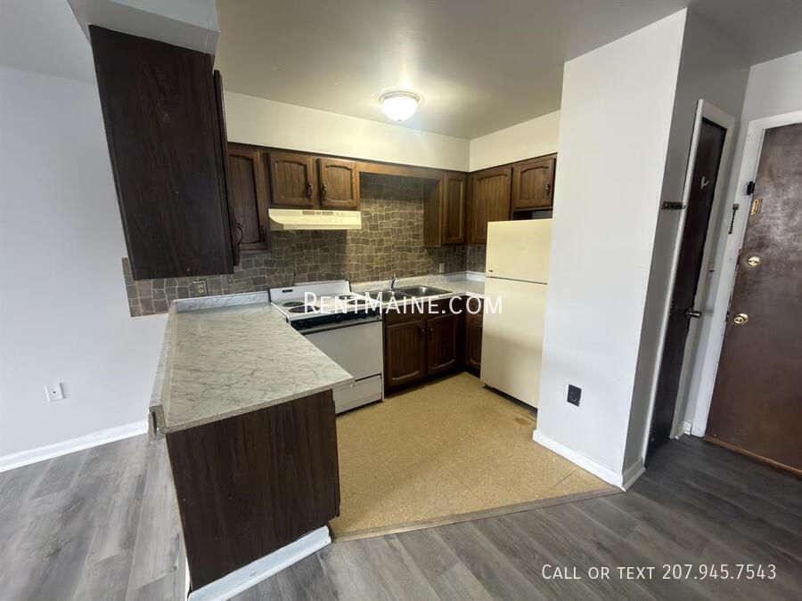47 Sanford St, Unit Apt #7 in Bangor, ME - Foto de edificio