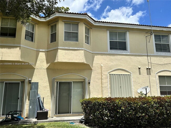 1568 SE 26th St in Homestead, FL - Building Photo - Building Photo