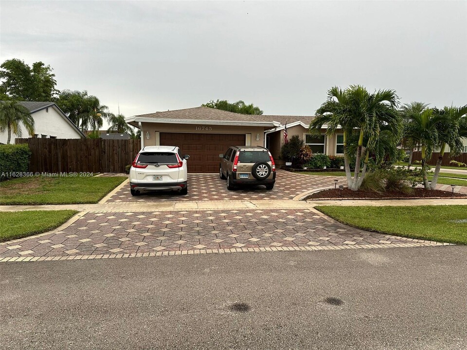 16745 SW 5th Way in Weston, FL - Foto de edificio