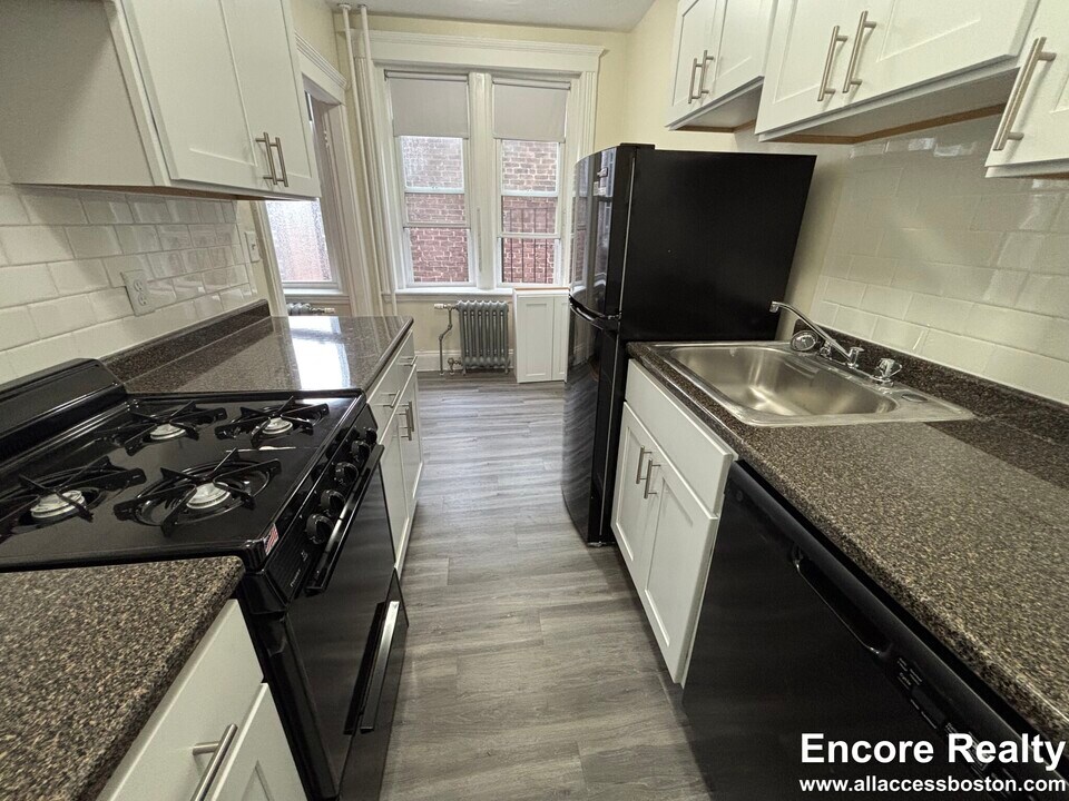 462 Park Dr, Unit 231-30 in Boston, MA - Building Photo