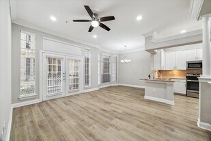 5353 Memorial Dr in Houston, TX - Building Photo