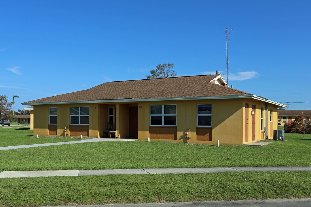 Isles of Pahokee II in Pahokee, FL - Building Photo
