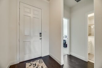 15404 Pioneer Bluff Trail in Roanoke, TX - Foto de edificio - Building Photo